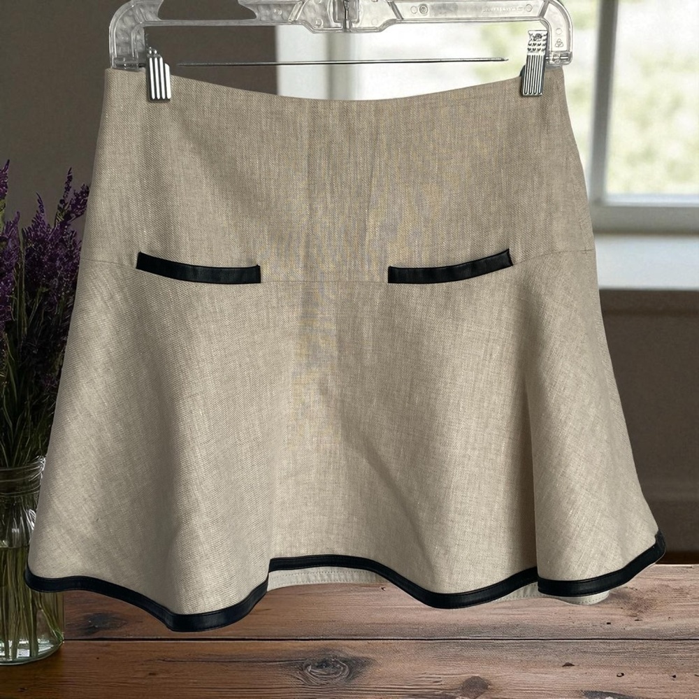 Club Monaco Beige linen skater Mini Skirt with Black leather trims Accents